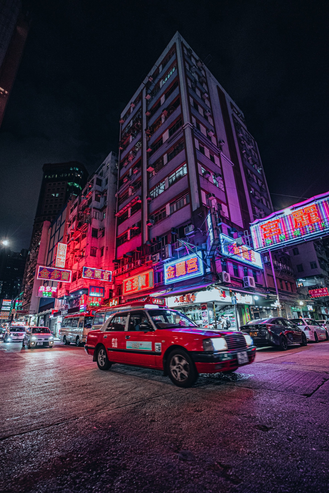 香港街道上的紅色的士